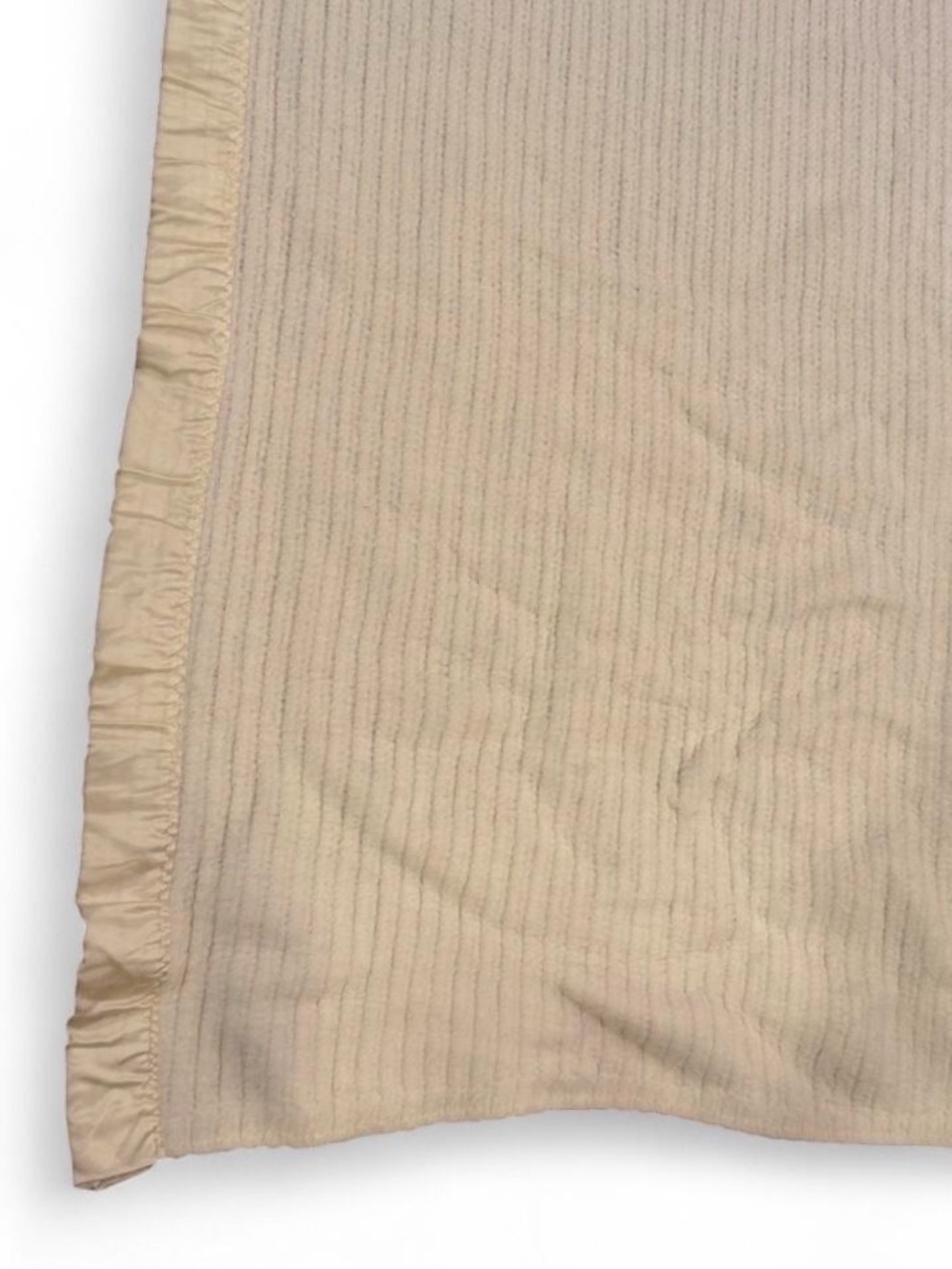 Vintage Cream Fleece Blanket Satin Ruffle Trim Full/Queen USA Retro Bedding